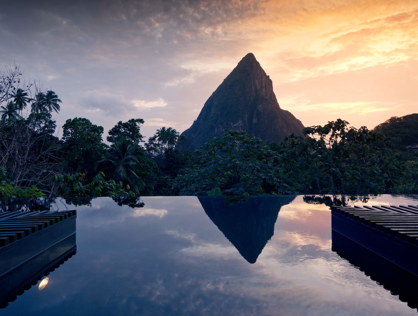 Photo if a lake and castle in the rain
